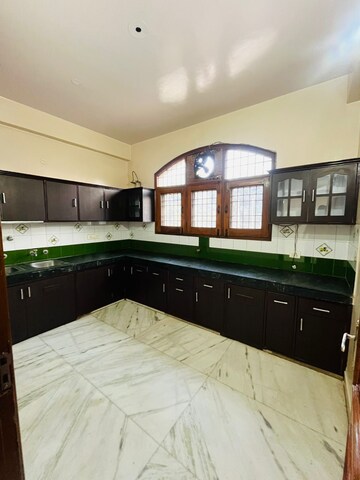 Kitchen in 2 BHK Builder Floor at Sector 40 – for Rent