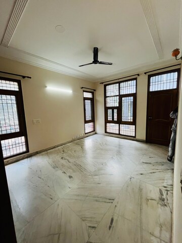 Room in 2 BHK Builder Floor at Sector 40 – for Rent
