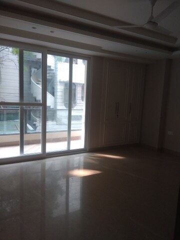 Room in 4 BHK Builder Floor at Maharani Bagh – for Rent