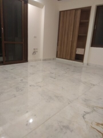Room in 4 BHK Builder Floor at Maharani Bagh – for Rent