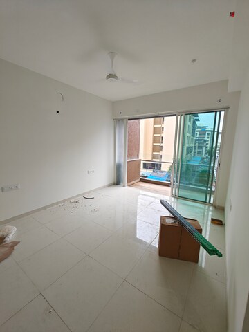 Room in 3 BHK Apartment at L And T Seawoods Residences, Seawoods – for Rent