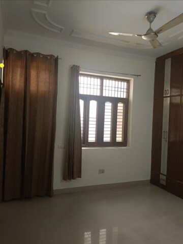 Room in 1.5 BHK Independent House at Sector 38 – for Rent