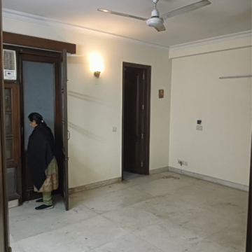 Room in 3 BHK Builder Floor at Chittaranjan Park – for Rent
