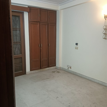 Room in 3 BHK Builder Floor at Chittaranjan Park – for Rent