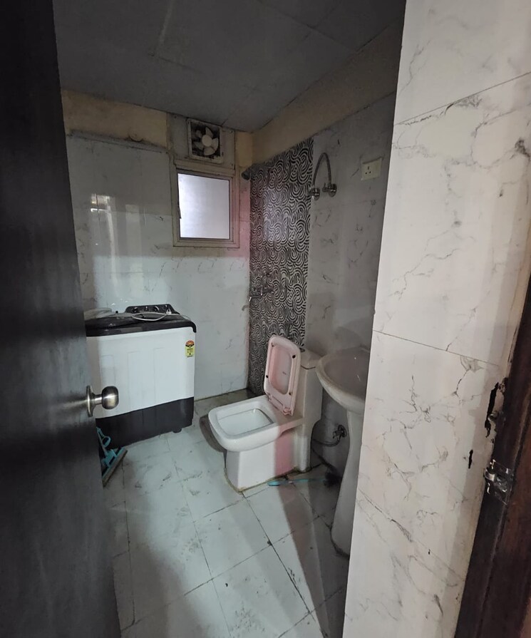 Bathroom, sector 1 greater noida 3.5 Bedroom 2040 Sq.Ft. Builder Floor In Sector 1 Greater Noida Greater Noida 8281815