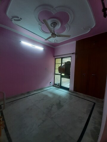 Furnished Amenities in 2 BHK Apartment at Sector 17, Dwarka – for Rent