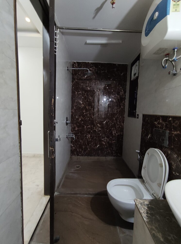 Bathroom, vasant kunj 1 Bedroom 700 Sq.Ft. Apartment In Vasant Kunj Delhi 8281825