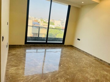 Room in 5 BHK Builder Floor at Paschim Vihar – for Rent