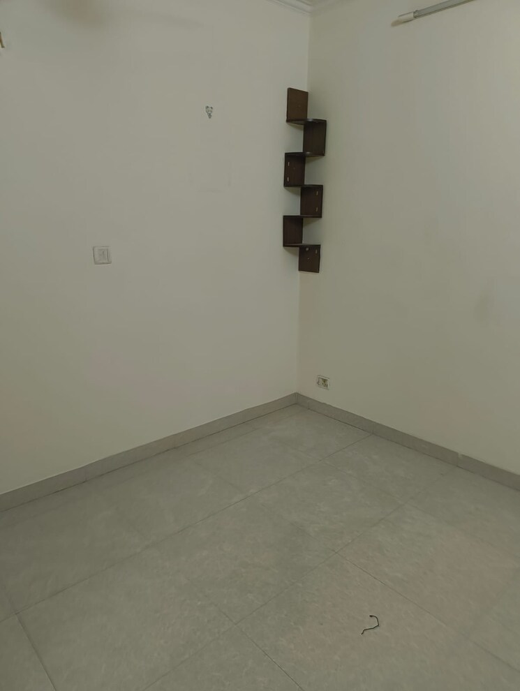 Room, sector 12 dwarka 2 Bedroom 1000 Sq.Ft. Apartment In Sector 12 Dwarka Delhi 8281868