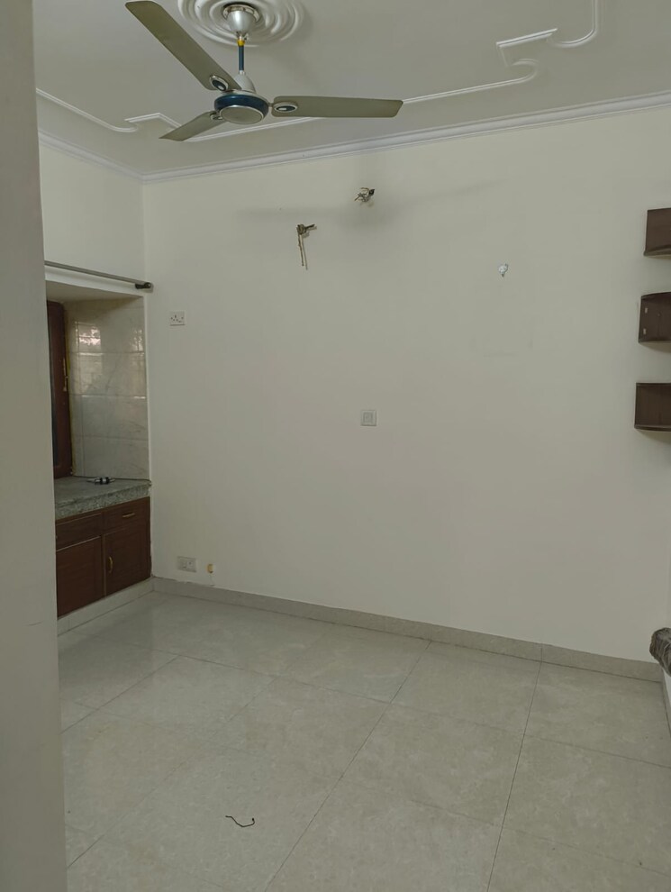 Room, sector 12 dwarka 2 Bedroom 1000 Sq.Ft. Apartment In Sector 12 Dwarka Delhi 8281868