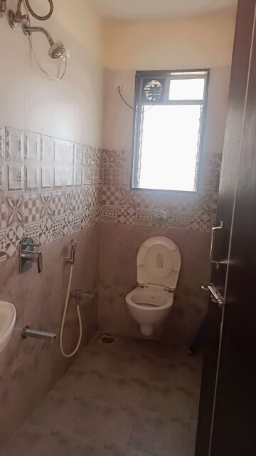 Bathroom in 1 BHK Apartment at Thane West – for Rent