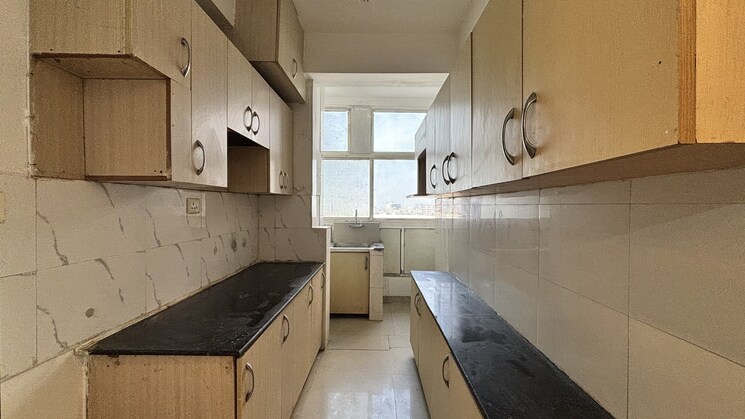 Kitchen, paras-tierea 2 Bedroom 925 Sq.Ft. Apartment In Sector 137 Noida 8281920