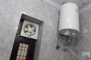 Bathroom in 1 BHK Apartment at Sector 13, Dwarka – for Rent