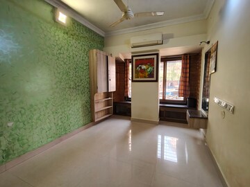 Room in 1 BHK Apartment at Riddhi Garden, Malad East – for Rent