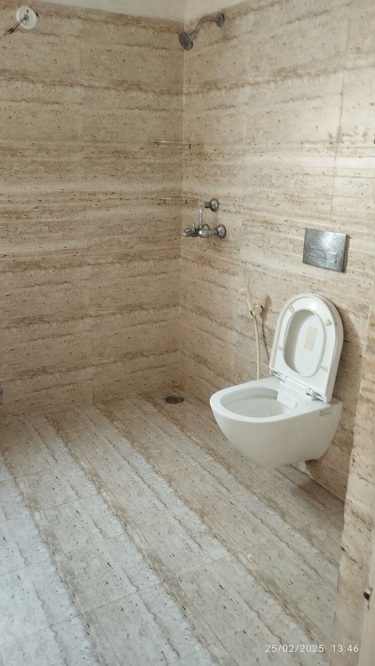 Bathroom, amrapali-silicon-city 2 Bedroom 1075 Sq.Ft. Apartment In Sector 76 Noida 8282053