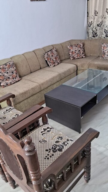 Bedroom in 2 BHK Apartment at GC Enclave, The Mall Avenue – for Rent