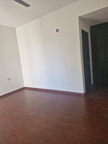 Room in 3.5 BHK Apartment at BBD Green City Sun Breeze Apartments, Gomti Nagar – for Rent
