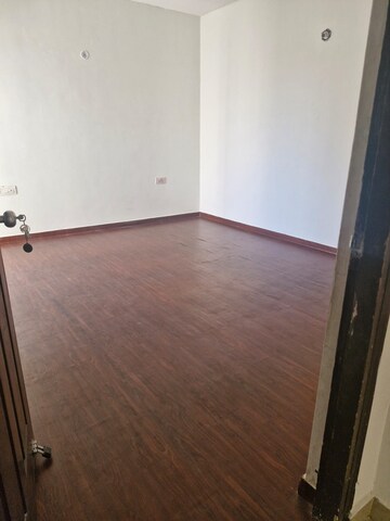 Room in 3.5 BHK Apartment at BBD Green City Sun Breeze Apartments, Gomti Nagar – for Rent