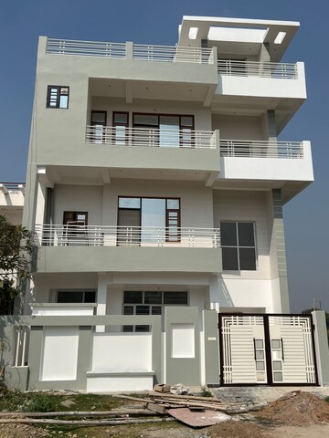 6+ BHK Independent House – Exterior View View at Sushant Golf City - for Rent