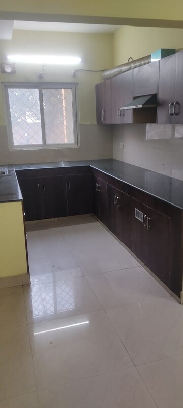 Kitchen in 3.5 BHK Apartment at Jankipuram – for Rent