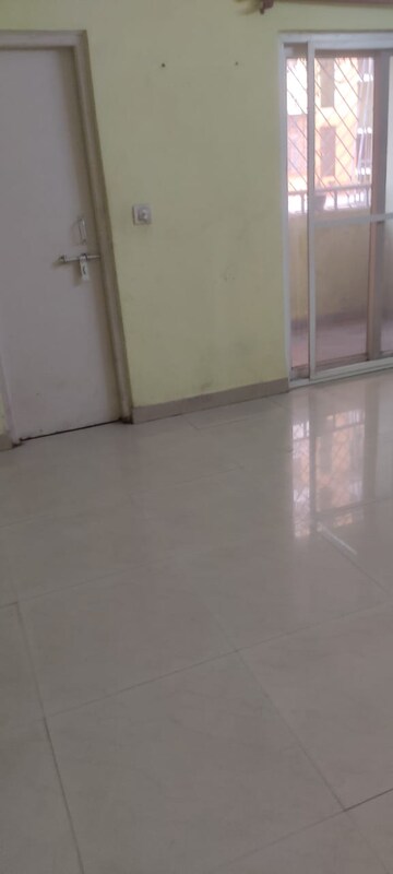 Room in 3.5 BHK Apartment at Jankipuram – for Rent