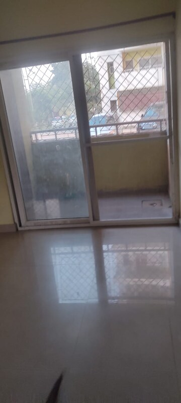 Room in 3.5 BHK Apartment at Jankipuram – for Rent
