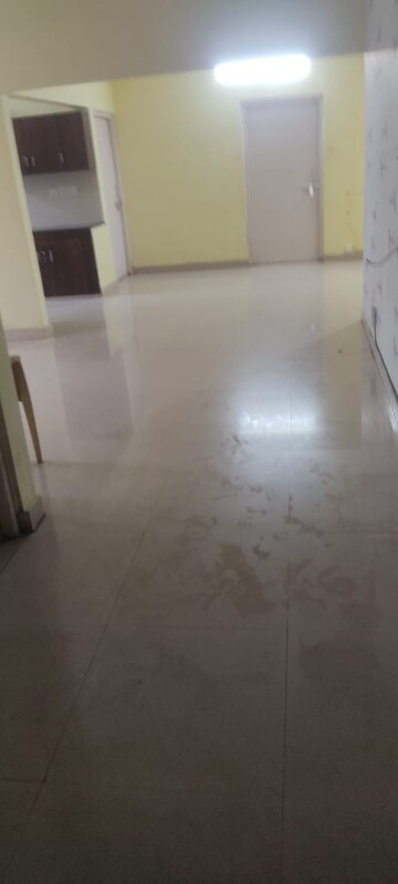 Room in 3.5 BHK Apartment at Sargam Apartment, Jankipuram – for Rent