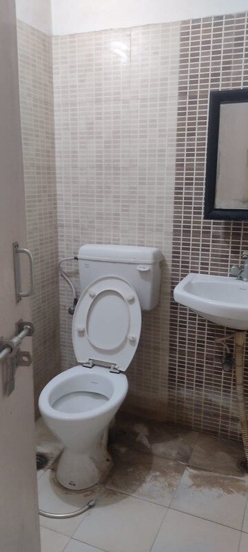 Bathroom in 3.5 BHK Apartment at Sargam Apartment, Jankipuram – for Rent