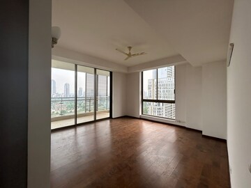 Room in 3 BHK Apartment at Mahindra Luminare, Sector 59 – for Rent