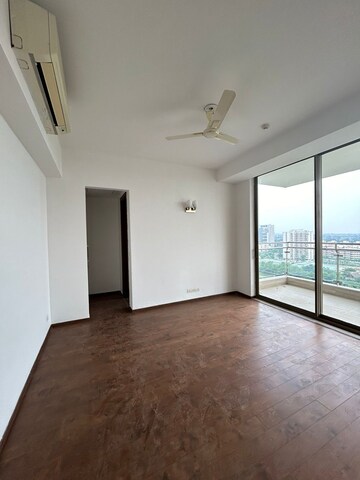 Room in 3 BHK Apartment at Mahindra Luminare, Sector 59 – for Rent