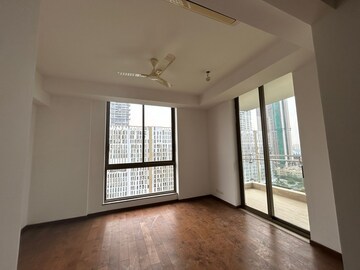 Room in 3 BHK Apartment at Mahindra Luminare, Sector 59 – for Rent