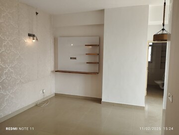 Room in 2 BHK Apartment at Alphacorp Gurgaon One 84, Sector 84 – for Rent