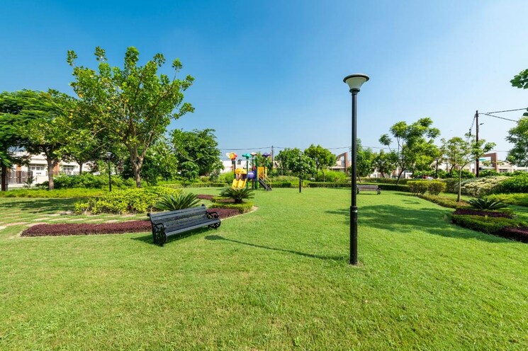 Garden, amrawati-it-city  1500 Sq.Ft. Plot In Sultanpur Road Lucknow 8282199