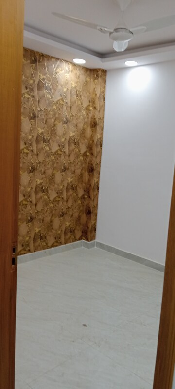 Room in 1 BHK Builder Floor at Govindpuri – for Rent