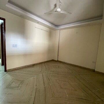 Room in 4 BHK Builder Floor at Green Fields Colony – for Rent