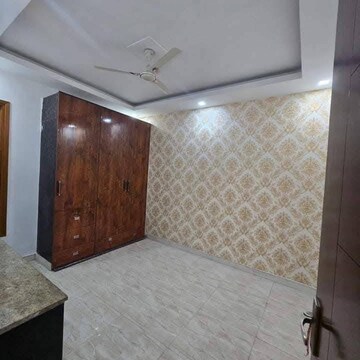Bedroom in 3 BHK Builder Floor at Sector 43 – for Rent