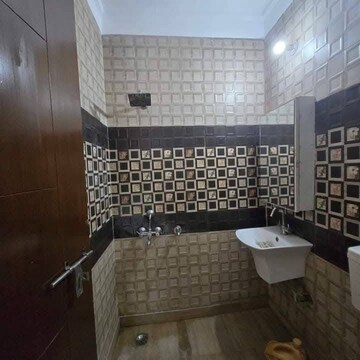 Living Room in 3 BHK Builder Floor at Sector 43 – for Rent