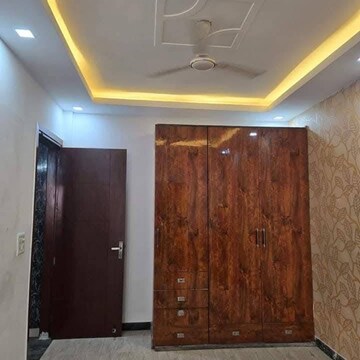 Bedroom in 3 BHK Builder Floor at Sector 43 – for Rent