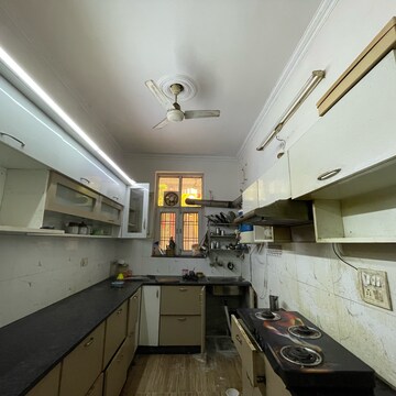 Kitchen in 4 BHK Builder Floor at Sector 43 – for Rent