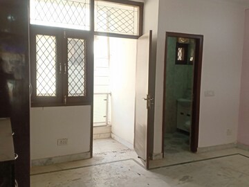 Room in 2 BHK Apartment at Malviya Nagar – for Rent