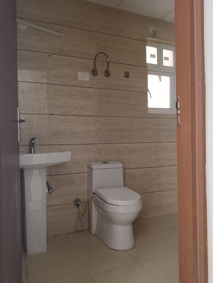 Bathroom, amrapali-golf-homes 2 Bedroom 835 Sq.Ft. Apartment In Sector 4 Greater Noida Greater Noida 8282370