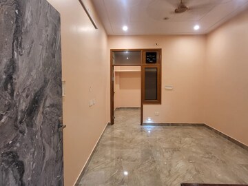 Room in 1.5 BHK Villa at Gomti Nagar – for Rent