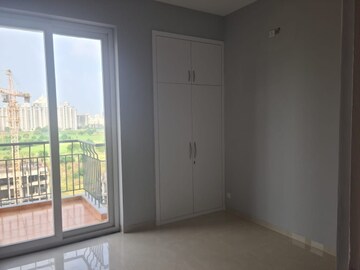 Room in 2 BHK Apartment at Supertech Hues, Sector 68 – for Rent