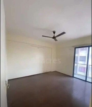 Room in 3 BHK Apartment at Shalimar Oneworld Vista, Gomti Nagar – for Sale