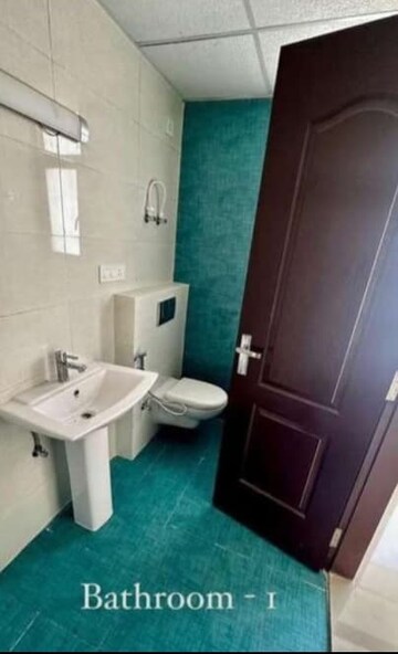 Bathroom in 3 BHK Apartment at Shalimar Oneworld Vista, Gomti Nagar – for Sale