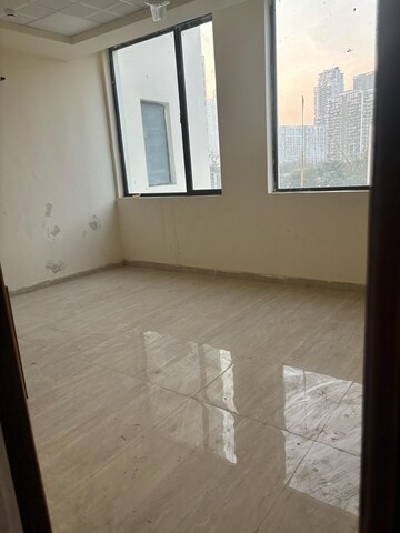 Room in 4 BHK Apartment at Tata Primanti-Tower Residences, Sector 72 – for Sale