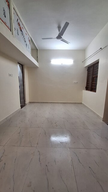Room in 1 BHK Builder Floor at Sector 52 – for Rent