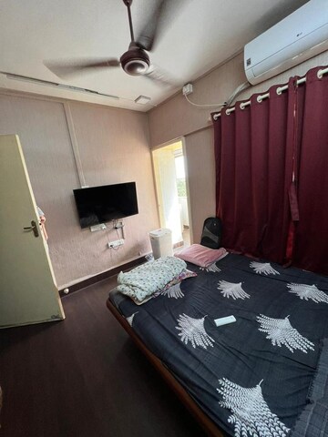 Bedroom in 2 BHK Apartment at Sai Nagar Seva CHS, Andheri West – for Rent
