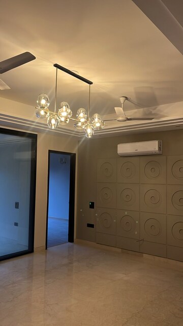 Furnished Amenities in 4 BHK Apartment at Jor Bagh – for Rent