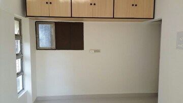 Room in 1 BHK Apartment at Lok Darshan, Andheri East – for Rent